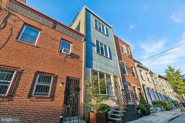 Building Photo - 2053 Pemberton St
