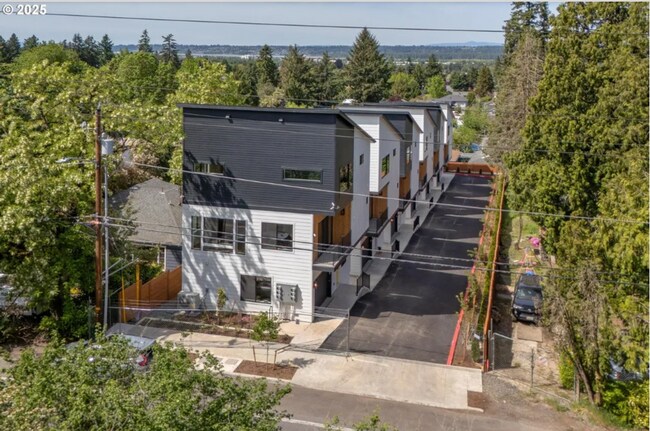 Building Photo - Brand New Modern Urban 4 Bedroom 3 1/2 Bath Homes with Designer Finishes and Air Conditioning Ava...