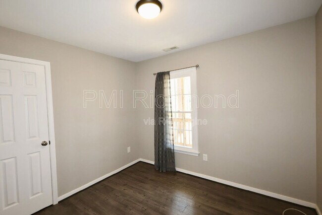 Building Photo - 4500 Sunfield Pl