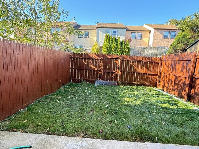 Building Photo - 1905 Walnut Ridge Dr