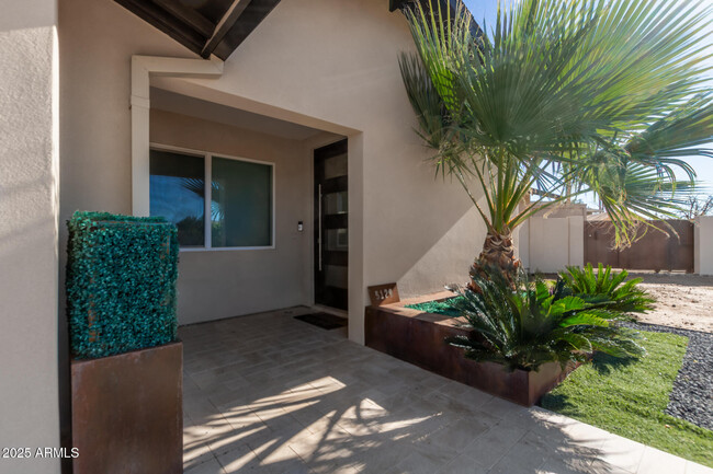 Building Photo - 5129 E Presidio Rd