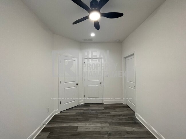 Building Photo - 2349 Berthadale Ave