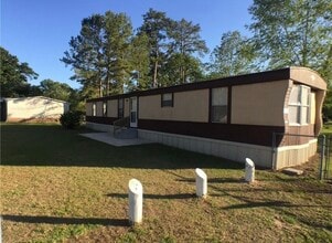 Building Photo - 2715 Pinecrest Dr