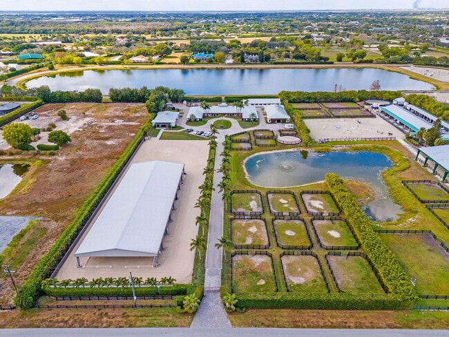 Building Photo - 13155 Southfields Rd