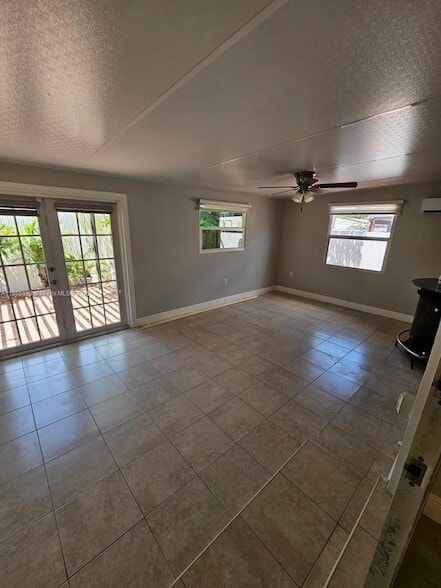 Building Photo - 1020 N 74th Way