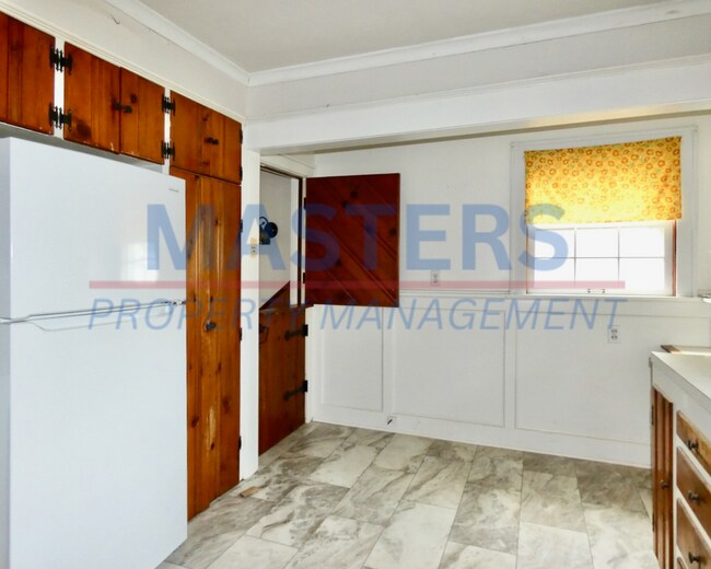 Building Photo - Spacious 3 bed 2 bath House