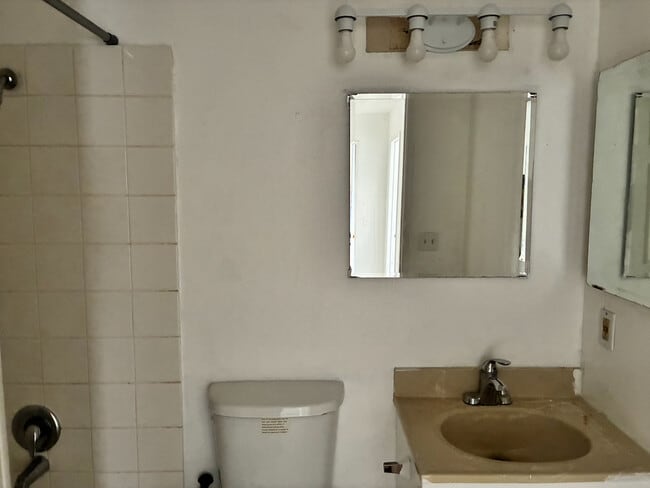 Building Photo - 4714 Greenholme Dr