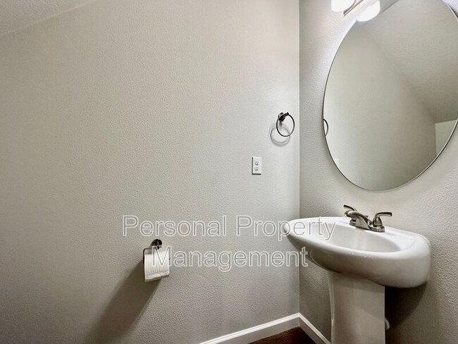 Building Photo - 11323 NE 25th St