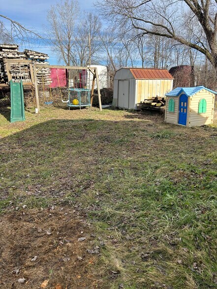 Back Yard - 2339 Berdel St SE