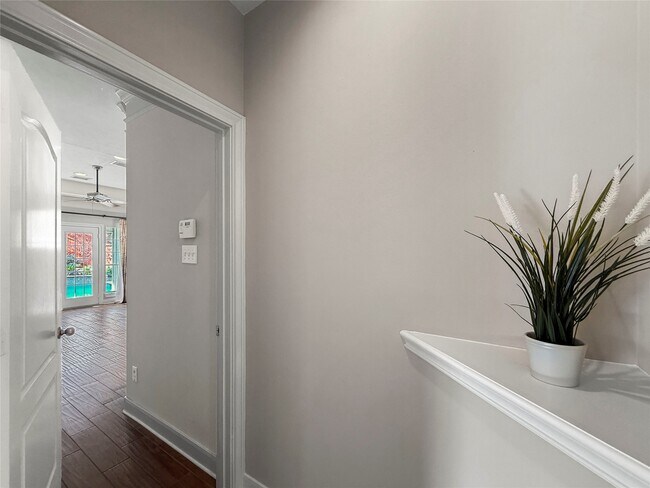 Building Photo - 1762 Lakeside Enclave Dr