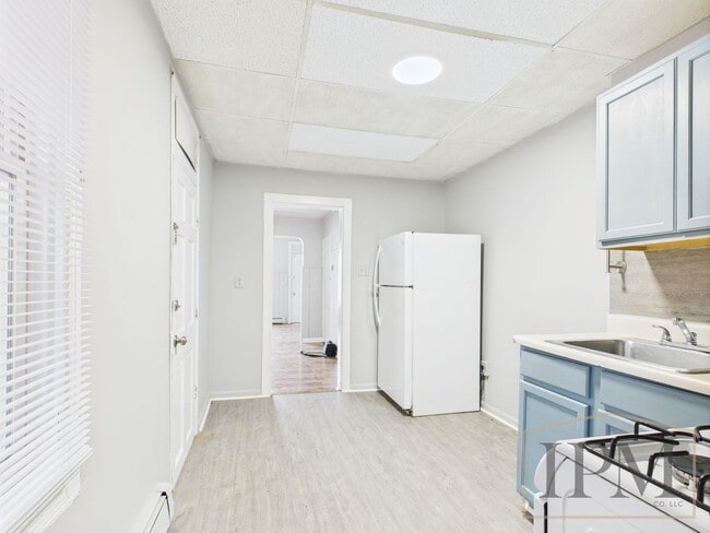 Building Photo - Available Now Cozy 1 Bedroom 1st floor Apa...
