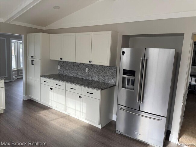 Building Photo - 38527 Claremont Dr