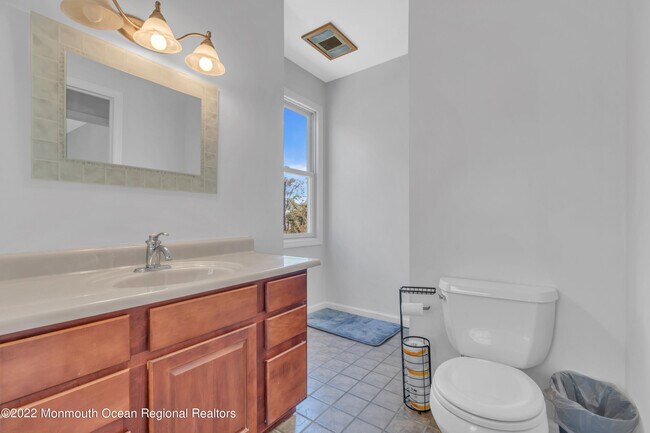 Building Photo - 1205 Roseld Ave