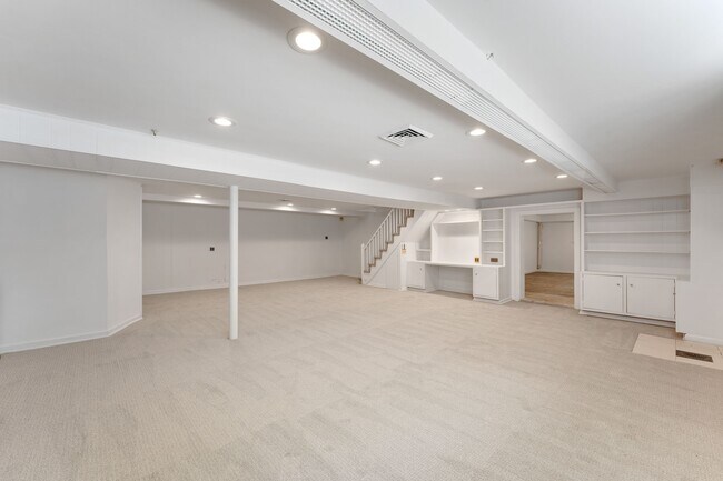 Building Photo - 128 Moorland Dr