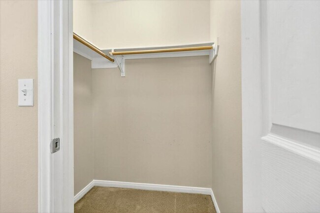 Building Photo - 6018 Tapestry Dr