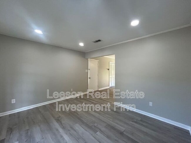 Building Photo - 2107 Orbit Dr