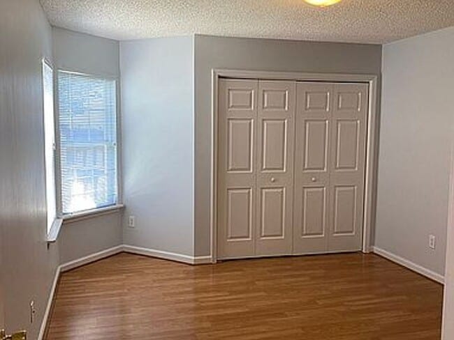 Building Photo - Nice Townhome, Great Location