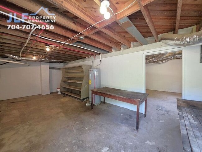 Building Photo - Fully Renovated 3 Bed/1 Bath Cottage in Wo...