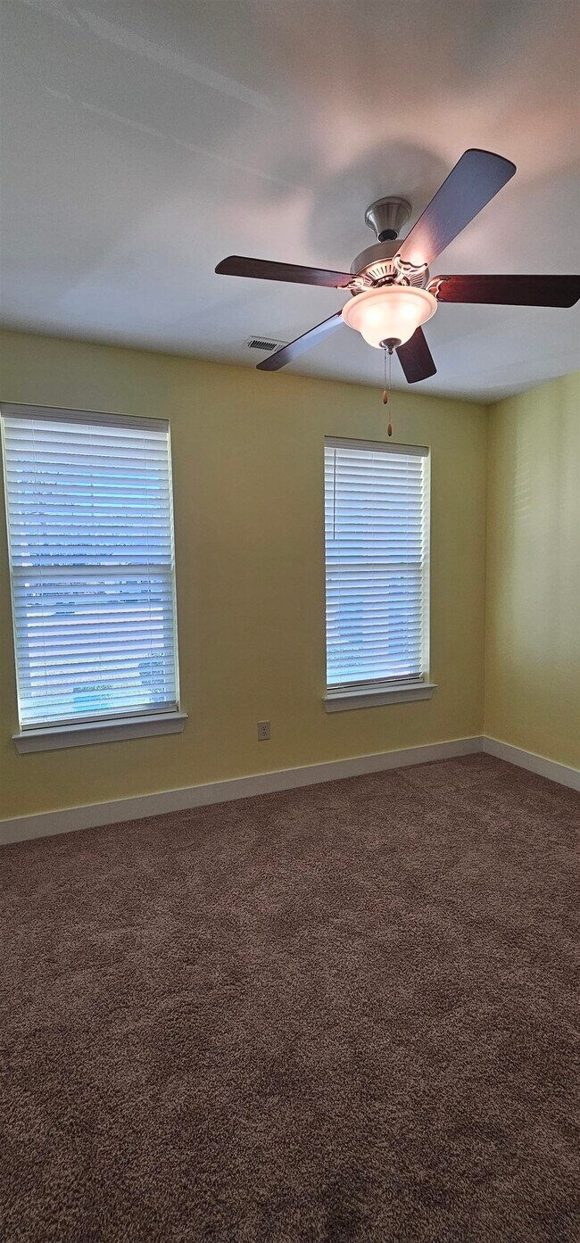 Building Photo - 440 Shaftesbury Ln