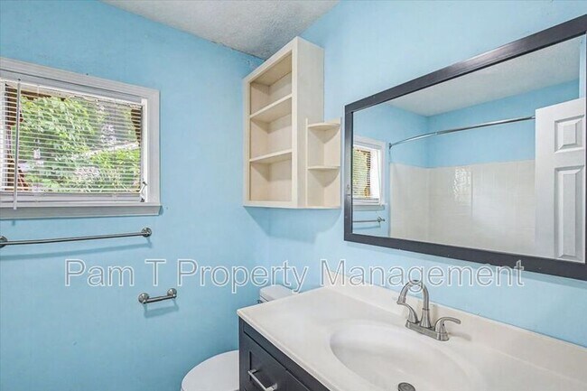 Building Photo - 212 W 58th St