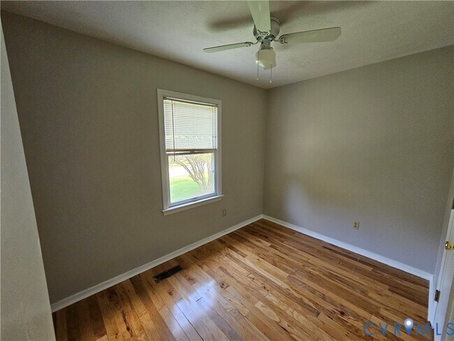 Building Photo - 7023 Hanna Dr