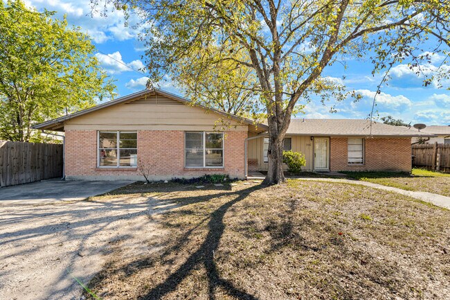 Primary Photo - 308 E Cheryl Dr