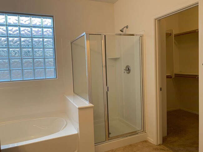 Building Photo - AVAILABLE NOW IN OLD STONE RANCH!!!!