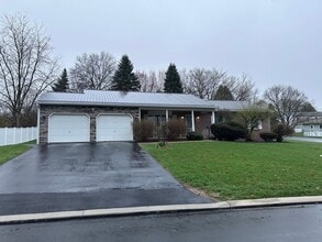Building Photo - Spacious 3 Bedroom Ranch with finished basement available July!