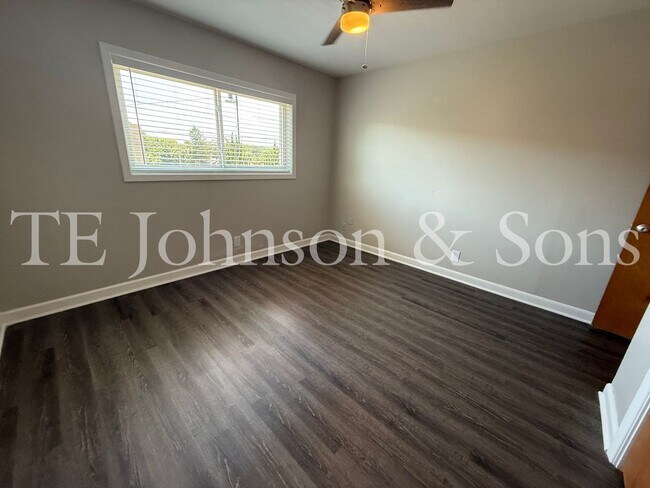 Building Photo - 1 Bedroom Minutes from The School of the A...