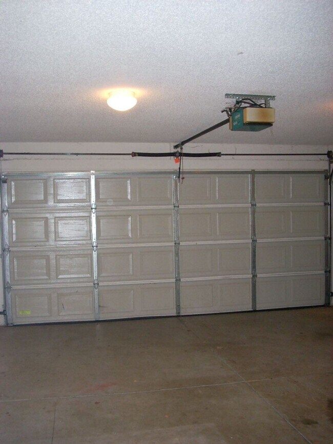 Building Photo - 147 Springwood Ln