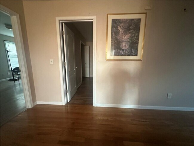 Building Photo - 61 Longwood Ct