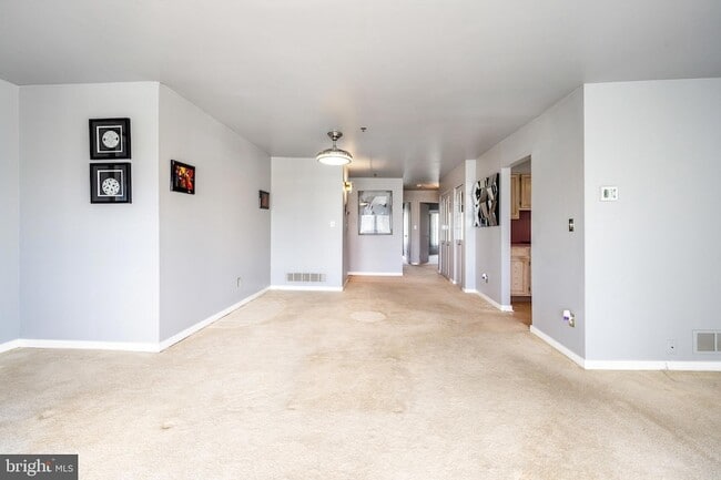 Building Photo - 5213 Le Parc Dr