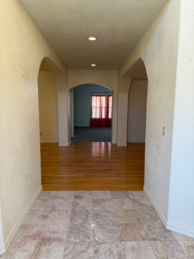 Building Photo - 4 bedroom 3.5 bath on acreage with shop