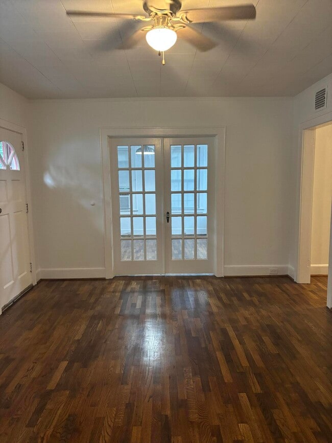Building Photo - 401 N Magnolia St
