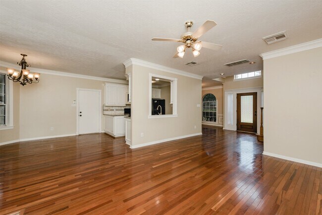 Building Photo - 215 Sunset Ridge Dr