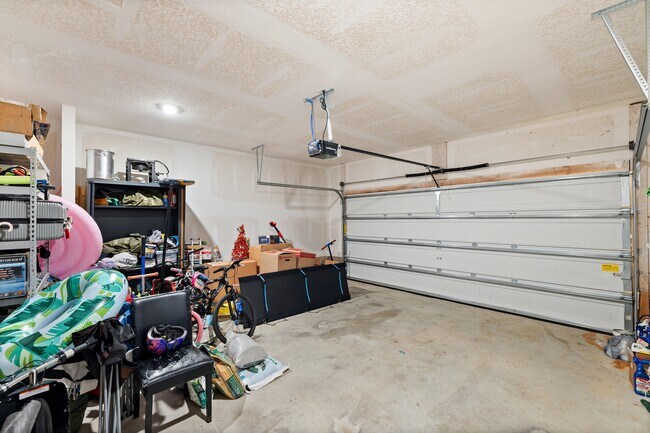 Building Photo - 1016 Limpkin St