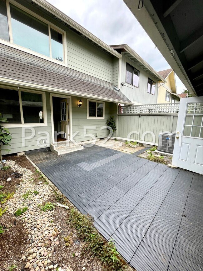 Building Photo - 2 Bedroom Tacoma Townhome