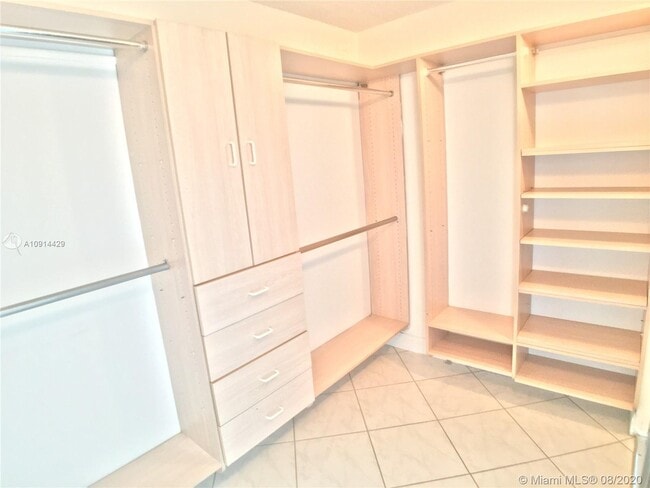 Building Photo - 16400 Collins Ave