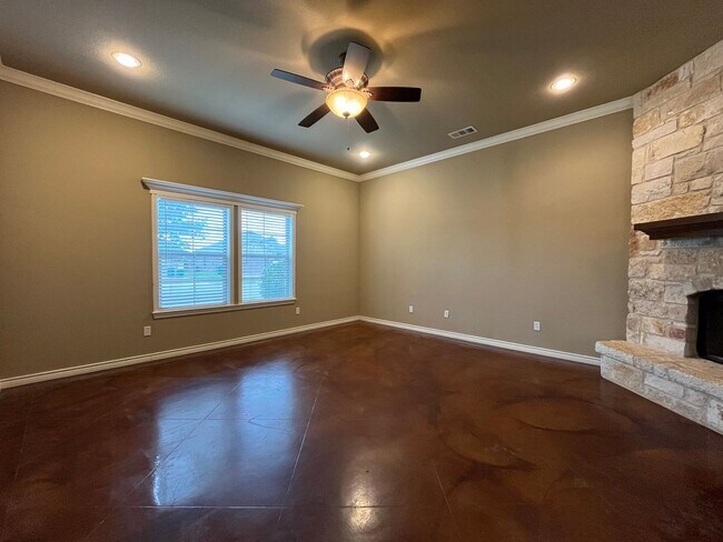 Building Photo - 4 Bedroom Single Family Home:  Available Now!