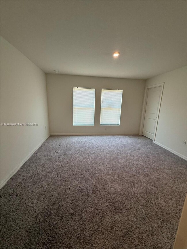 Building Photo - 858 Friendship Cir