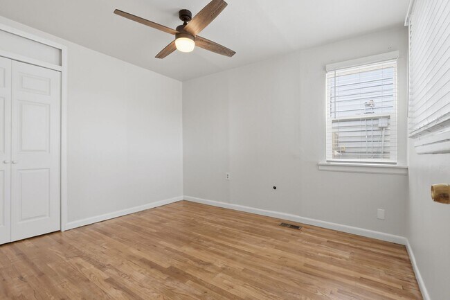 Building Photo - 3 Bed 1 bath Home in Downtown Castle Rock!