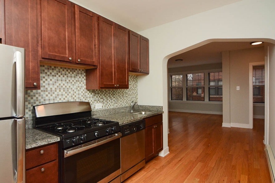 Building Photo - 4337 N Wolcott Ave