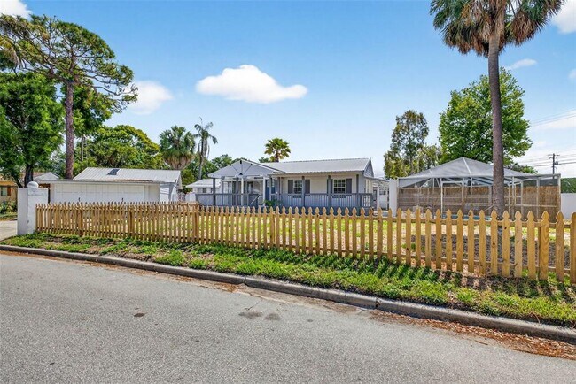 Building Photo - 3620 E Tampa Cir