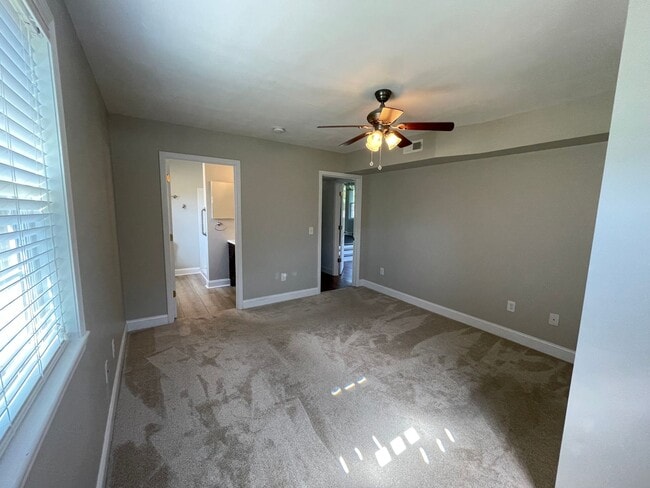 Building Photo - Updated 4 bedroom 3 bathroom home in Castle Hayne!