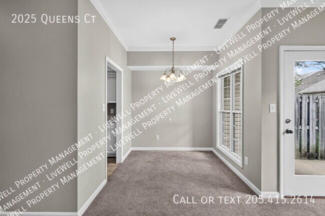 Building Photo - 2025 Queens Ct