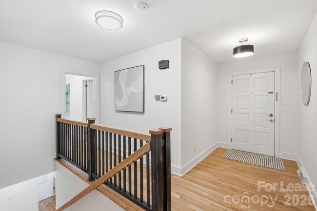 Building Photo - 926 Shady Bluff Dr