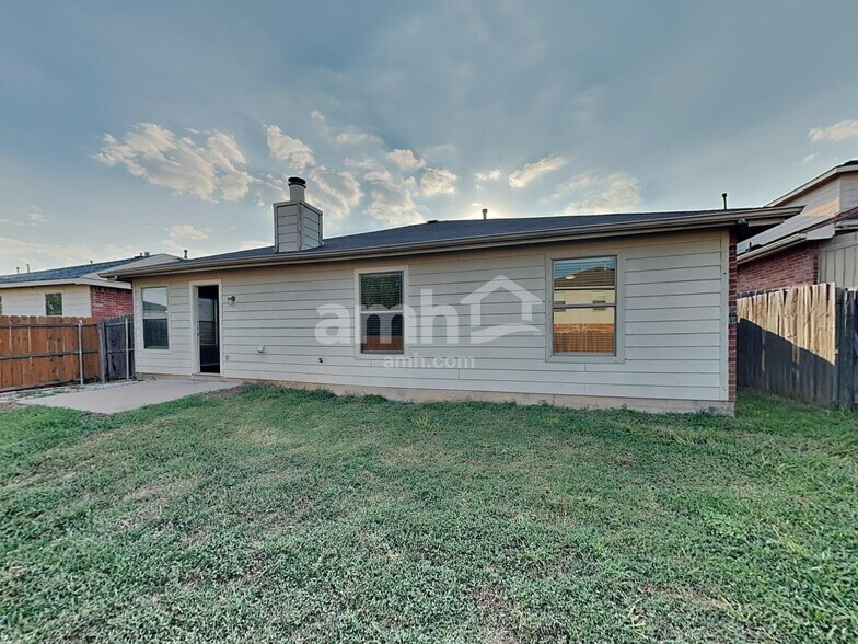 Building Photo - 3917 Cane River Rd