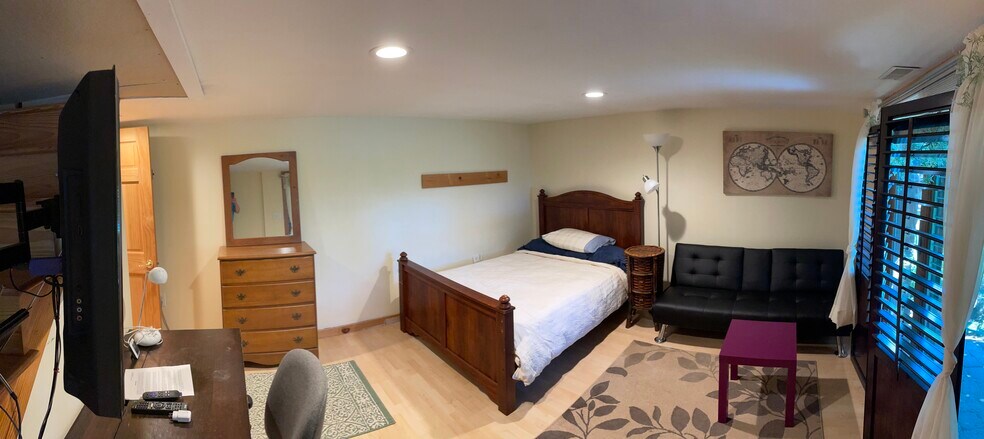 Building Photo - 242 Chippewa Trl