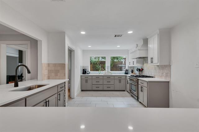 Building Photo - 4215 Green Meadow E