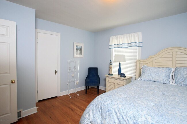 Building Photo - 2324 Emerson Ave